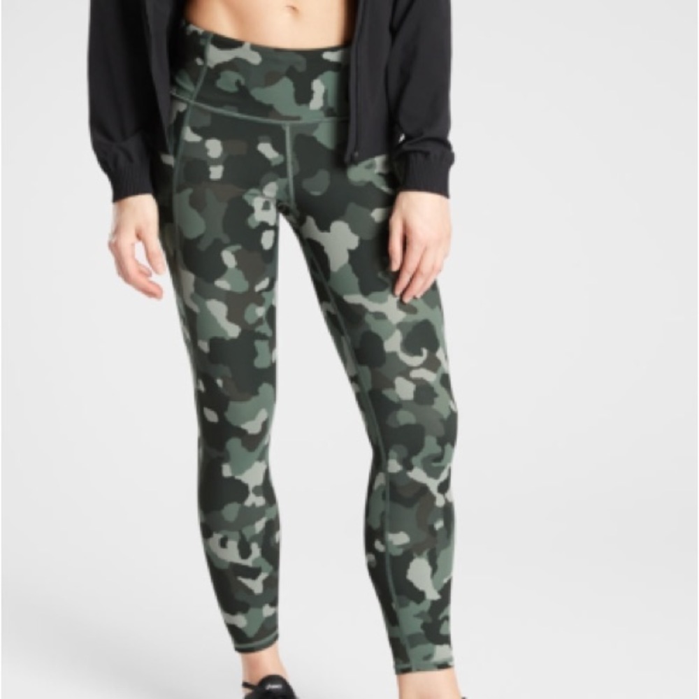 Athleta Lightning Green High Rise Camo 7/8 Tight Leggings sz M